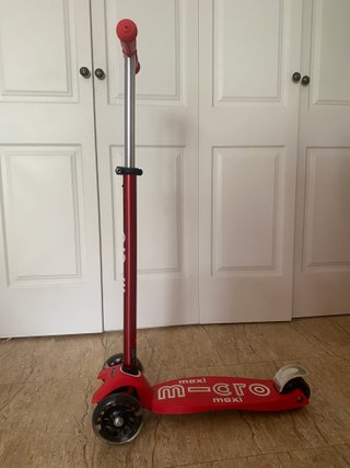 Patinete Maxi Micro Deluxe LED Rojo