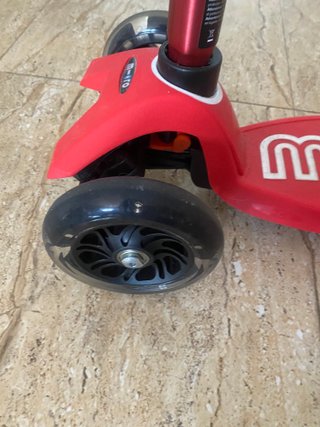 Patinete Maxi Micro Deluxe LED Rojo