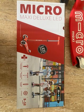Patinete Maxi Micro Deluxe LED Rojo