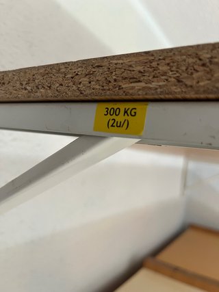 Tabla de estantería de madera y metal
