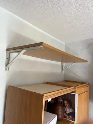 Tabla de estantería de madera y metal