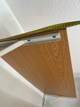 Tabla de estantería de madera y metal