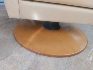 Sillón reclinable de piel beige