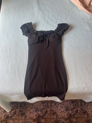 Vestido marrón ajustado con lazada