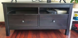 Mueble TV negro con cajones