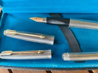 Pluma y bolígrafo PARKER 75 PLATA, plumin en oro.