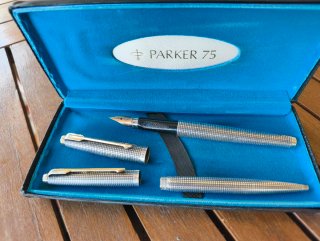 Pluma y bolígrafo PARKER 75 PLATA, plumin en oro.