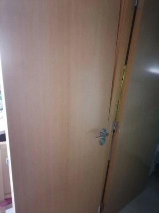 Puerta interior madera nueva