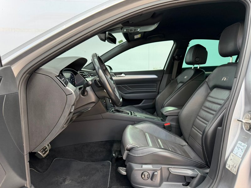 Volkswagen Passat 2022, foto 30