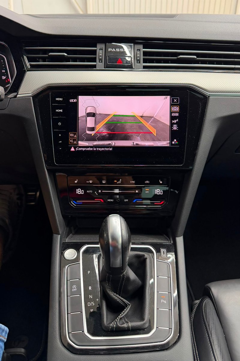 Volkswagen Passat 2022, foto 32
