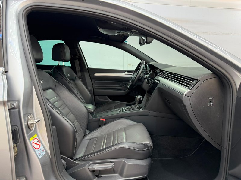 Volkswagen Passat 2022, foto 34