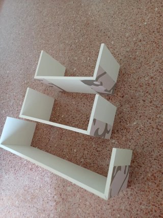 Estanterías blancas con diseño