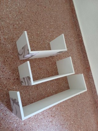 Estanterías blancas con diseño