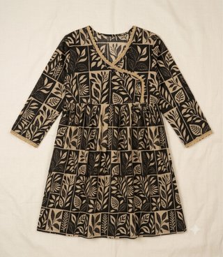 Túnica estampada hojas beige y negro