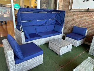 Exterior - sofá con dosel + dos sillas y mesa