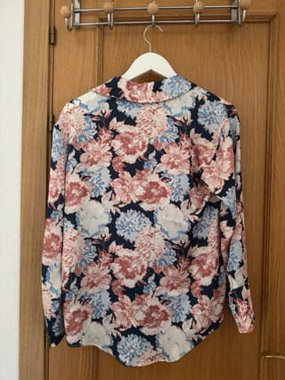 Blusa Zara satinada floral