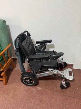 Silla de ruedas eléctrica plegable