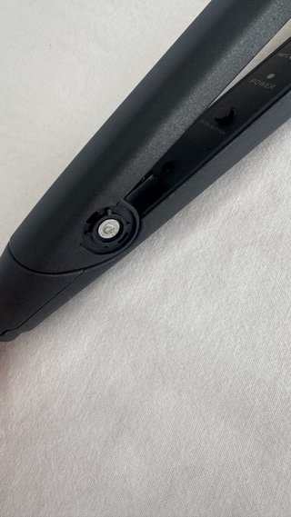 Plancha de pelo negra y dorada