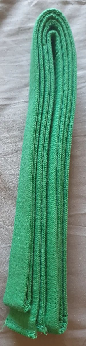 Cinturón artes marciales amarillo, naranja y verde
