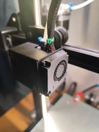 Impresora 3D Creality Ender 3 Pro con accesorios