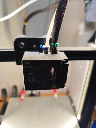 Impresora 3D Creality Ender 3 Pro con accesorios