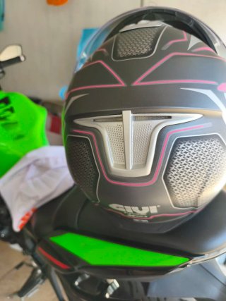 Casco de moto GIVI con una puesta !!