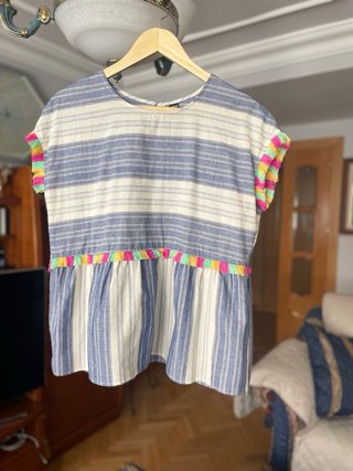 Blusa nueva con rayas y detalles