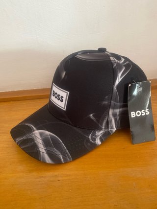 Gorra Boss Negra con Estampado Humo
