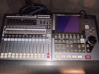 Mesa de mezclas Roland VS-1880
