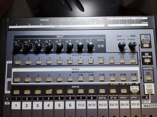 Mesa de mezclas Roland VS-1880