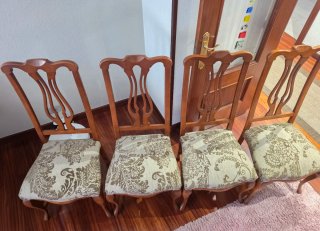 4 sillas de madera maciza tapizadas estilo clásico