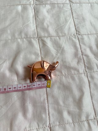 Portanelli elegante a forma di elefantino rosa