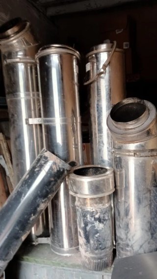Chimenea de esquina negra de hierro