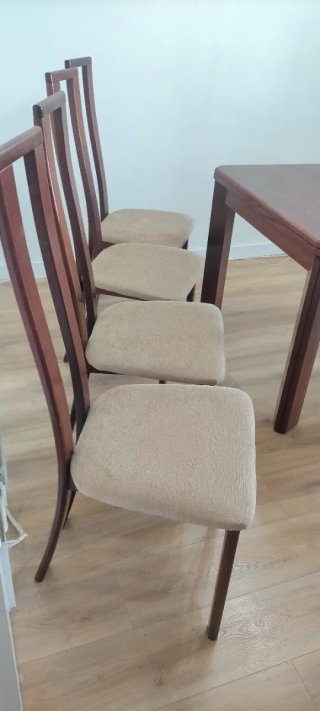 Mesa comedor madera caoba + 4 sillas