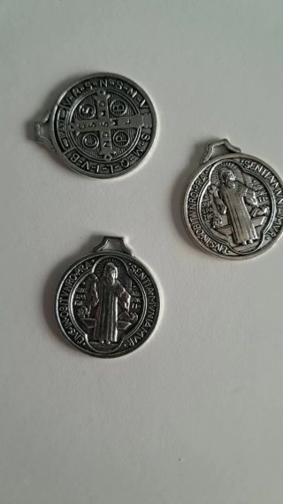 Medalla San Benito color Plata