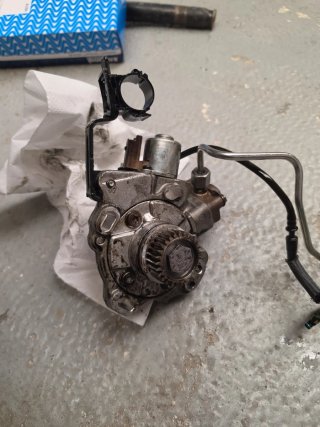 Bomba de inyección Delphi 28384347