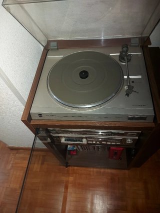 Equipo de música DUAL con tocadiscos vintage