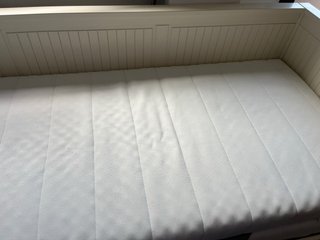 Cama Divan Hemnes Ikea blanca con cajones