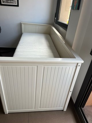 Cama Divan Hemnes Ikea blanca con cajones