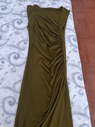 Vestido asimétrico Zara verde oliva