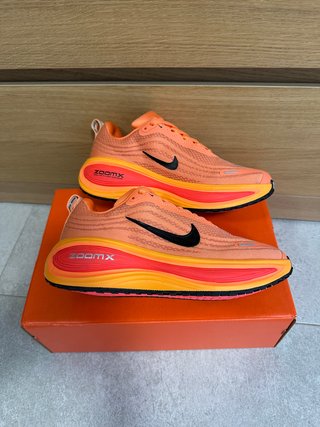 Nike Vomero Plus NUEVA