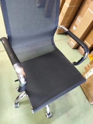 Silla de oficina de altura regulable y acabado