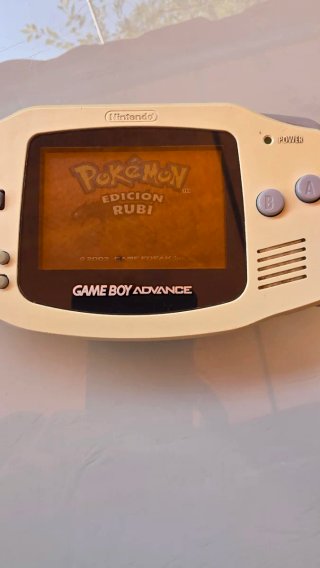 Consola Nintendo Game Boy Advance + Pokémon Rubí