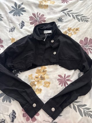 Tejana corta Bershka negra XS