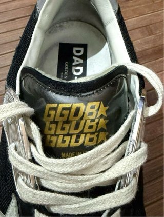 Zapatillas Golden Goose Negras y Plateadas.