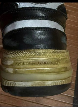 Zapatillas Golden Goose Negras y Plateadas.
