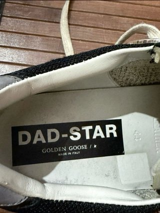 Zapatillas Golden Goose Negras y Plateadas.