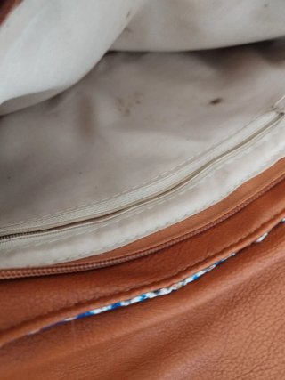 Bolso de mano étnico con detalles dorados