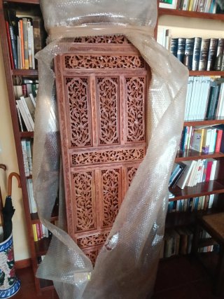 Biombo de madera tallada