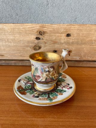 Tazzina e piattino porcellana Capodimonte vintage